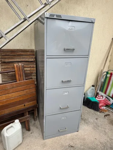 Arquivo de escritorio metalico