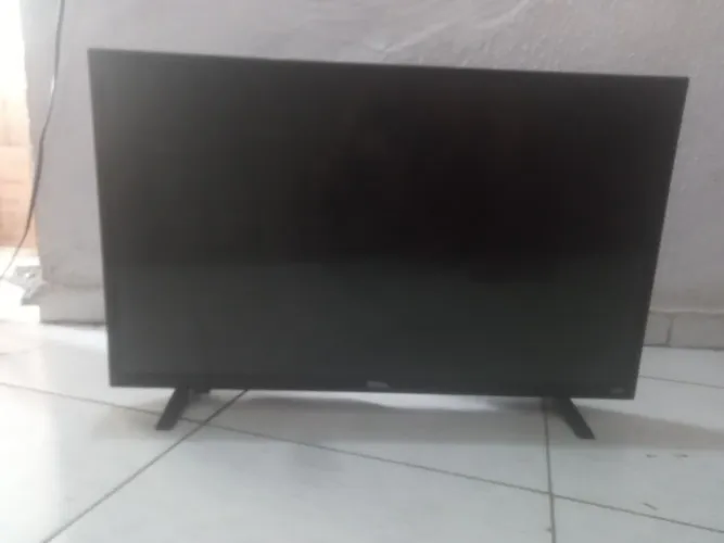 Tv boa pra conserto e uso ou para aproveitar peças 