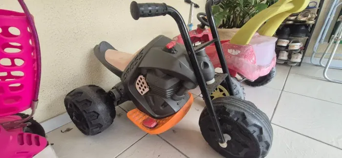 Moto elétrica infantil 