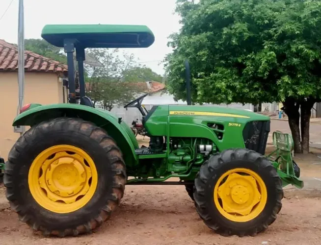 VENDE-SE TRATOR JOHN DEERE 5078e