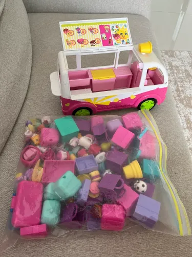 Truck Shopkins completo com muitos shopkins extra