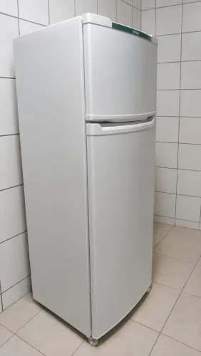 Geladeira usada branca
