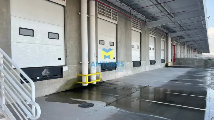 Alugue em Prazeres/Jaboatão galpão - Condomínio Logistico 6397m² com docas