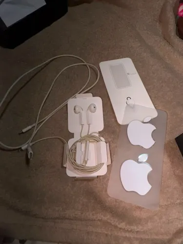 Kit Original Apple Carregador USB-C + Fone Lightning