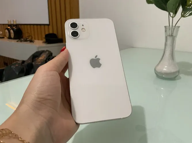 iPhone 12 64GB - Bateria 85% - Ótimo estado