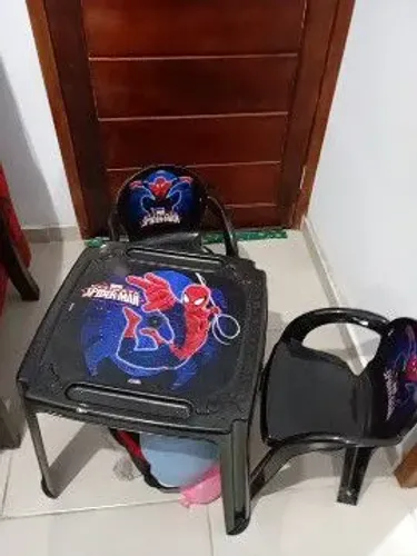 Mesinha com duas cadeiras 