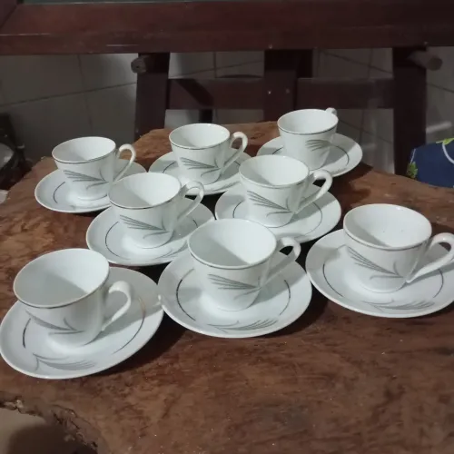 8 xicrinhas de café com pires Shimidt
