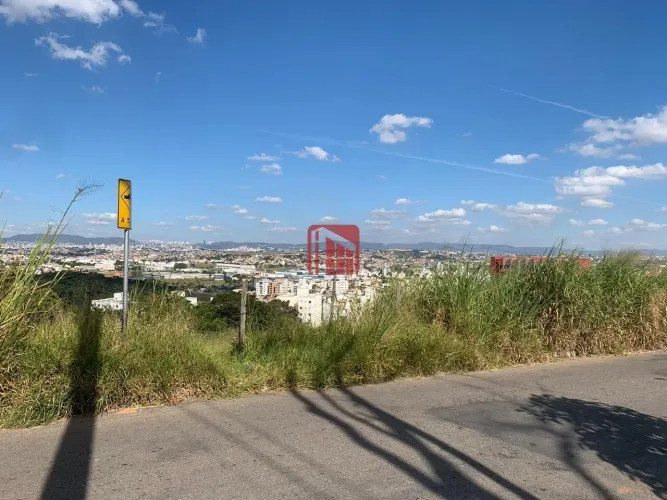 Excelente terreno 2.000m² Com Maravilhosa vista panorâmica!!