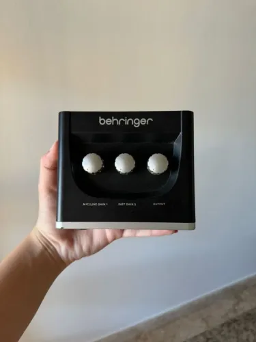 Interface de Audio behringer UM2 + BM800