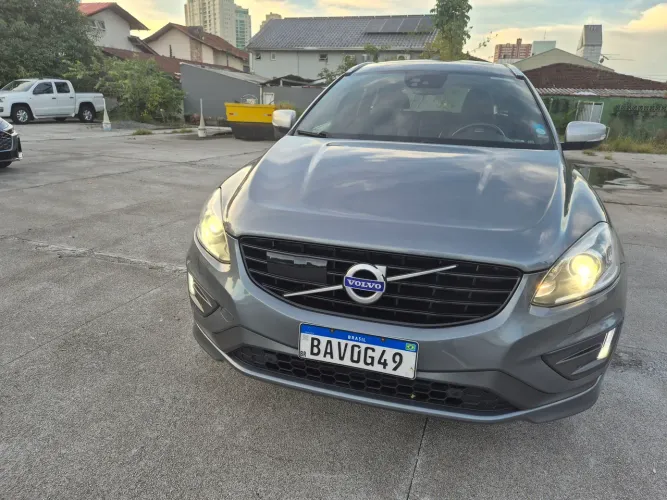 Volvo XC 60 T-5 R-design 2.0 FWD 5P 2017