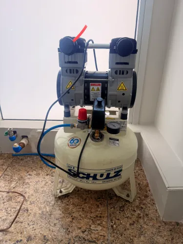 COMPRESSOR ODONTOLÓGICO A SECO SCHULZ - PARA UMA CADEIRA
