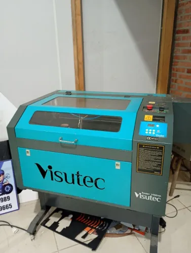 Máquina de corte e gravação a laser CO2