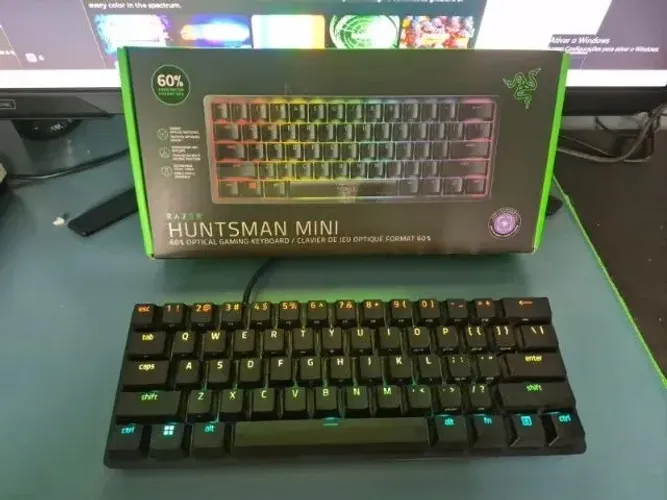 Teclado Gamer Razer Huntsman Mini 60% - Switch Óptico Purple