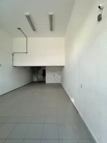 LOJA TÉRREA COM MEZANINO ÀS MARGENS DA AV. GETÚLIO VARGAS