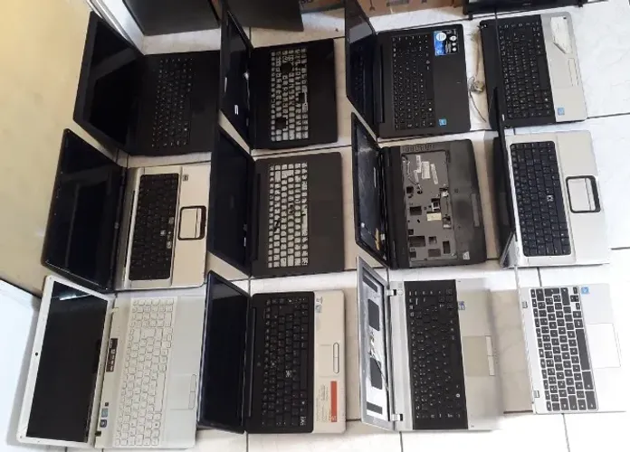 Lote de notebook com defeito para retirada de peças /carcaça