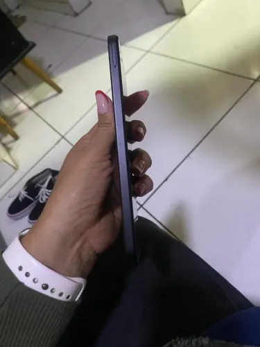Celular redimi 15 c 3 meses de uso. Com caixa.