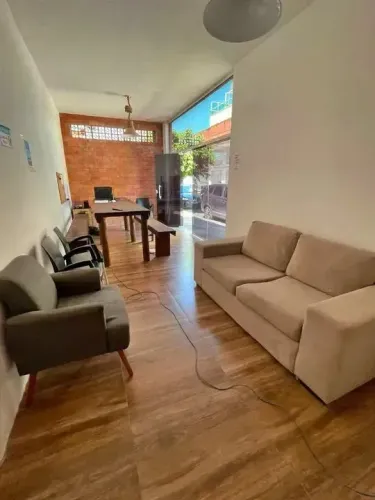 Cabo Frio/Jardim Flamboyant -Pousada, excelente ponto, próximo praia comercio e serviços.