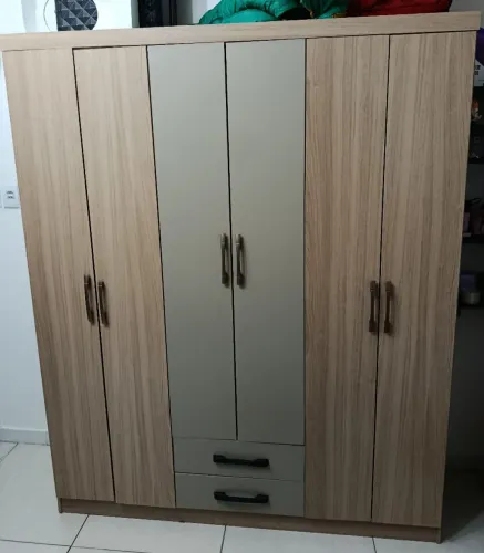 Guarda roupa 6 portas e duas gavetas