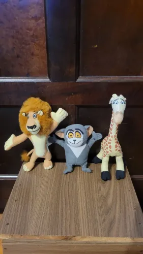 Vendo lote pelúcias filme Madagascar McDonald's 