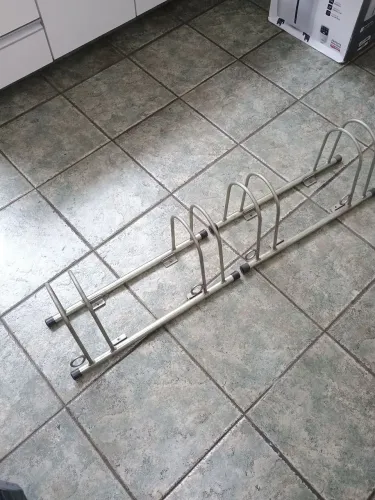 Bicicletário para fixar no chão e colocar cadeado nas roda da bike 4 bicicleta são dois 