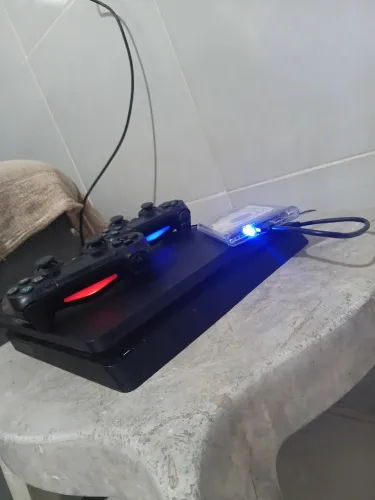 PLAYSTATION 4 SLIM COMPLETO SUPER CONSERVADO!