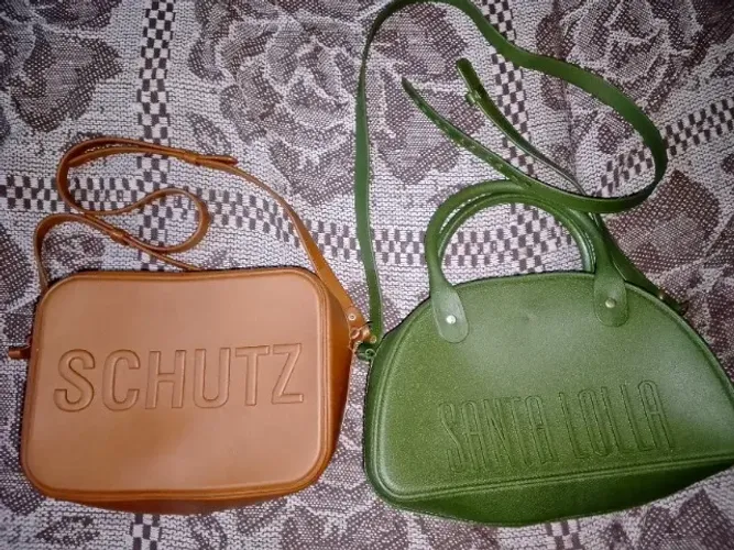 Bolsa Schutz e Santa Lolla