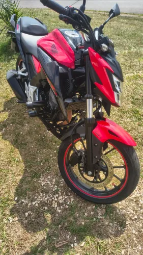 Cb 300f Twister muito bem cuidada sem detalhes 