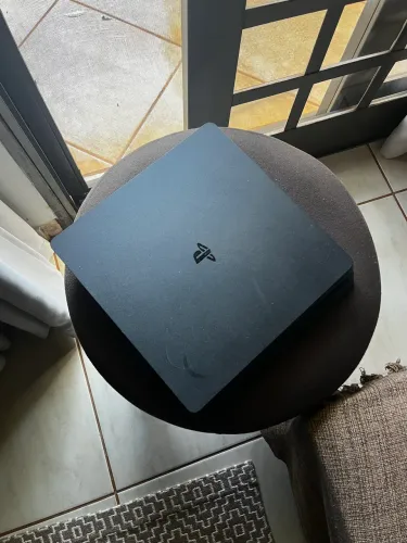 PS4 slim - 500GB. (Negociável)
