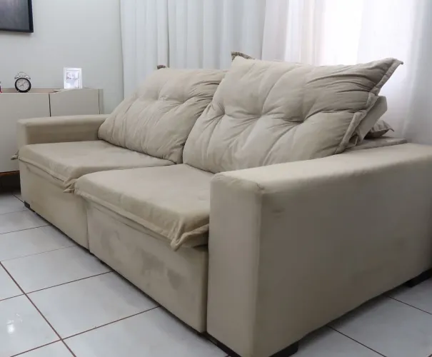 Sofá retrátil 4 lugares tecido suede