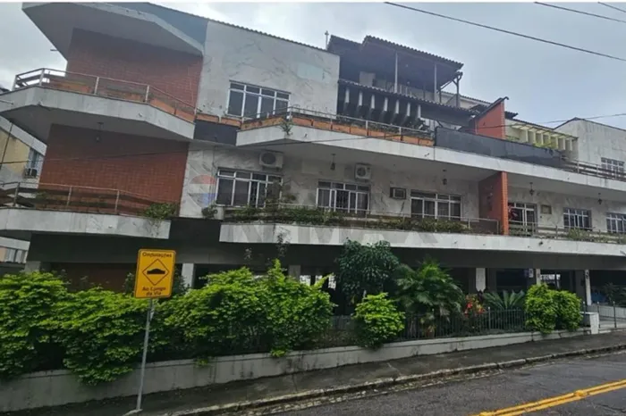 Alugo cobertura duplex, 258mts², 4 quartos sendo 1 suíte, Jardim Guanabara - ilha o govern