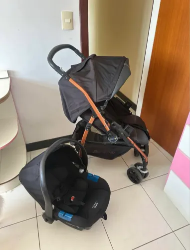 carrinho com bebe conforto burigotto