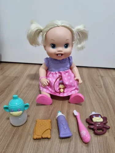 Boneca Baby Alive Meus Primeiros Dentinhos marca Hasbro