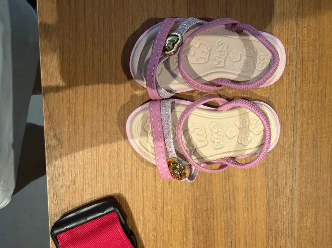 Roupas e utensílios de bebê 