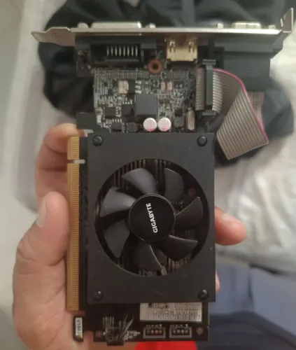 Placa de vídeo GT 710 2 GB DDR3