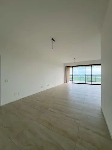Apartamento alto padrão à venda no Condomínio Oceana Golf na Barra da Tijuca no Rio de Jan