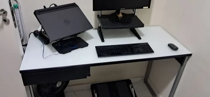 Mesa tampo de vidro com gaveta home oficce