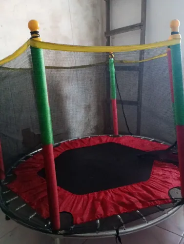 Vendo pula pula .ótimo estado novo.