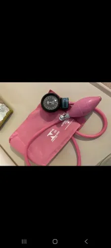 Aferidor de pressão com estetoscópio rosa