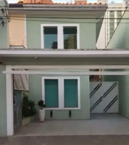 Casa comercial na Rua Valois de Castro, 26 100 m²