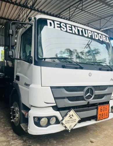 MB Atego 1719 com equipamento combinado vácuo e hidrojato