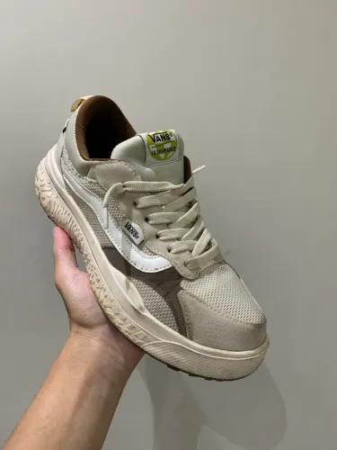 Vans VR3