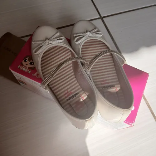 Sapatilha pra vender tamanho 29 ,pra menina