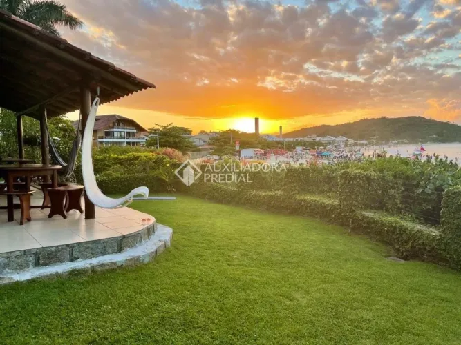 Casas com Vista Panorâmica em Ponta das Canas