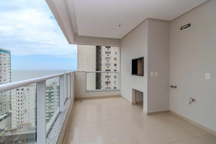 Apartamento Quadra Mar à venda no Centro em Balneário Camboriú.