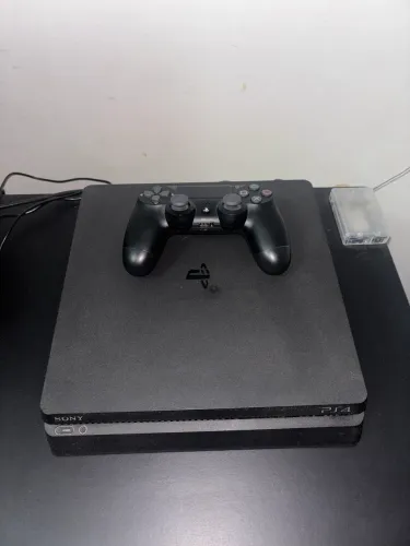Playstation 4 (PS4) 500gb + 2 controles + 2 jogos