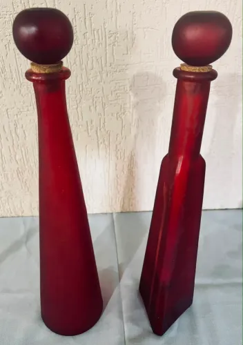 Par De Garrafas Decorativas Vidro Vermelho Fosco Jateado