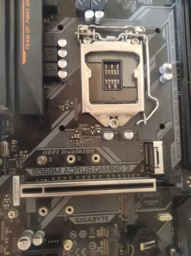 Placa-mãe gaming AORUS B360M GIGABYTE 