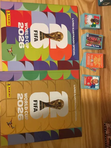 Album capa dura dourada + album brochura + 600 figurinhas
