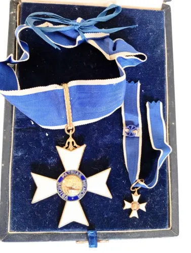 Medalha de prata banho de ouro H.Stern estojo original coleção