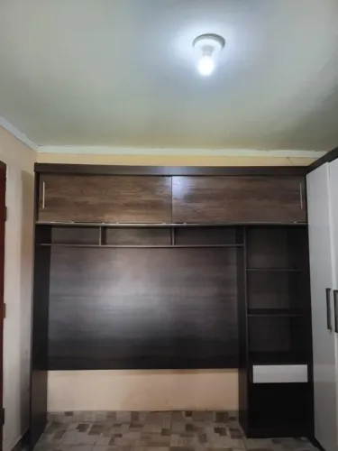 Guarda-roupa de casal em L